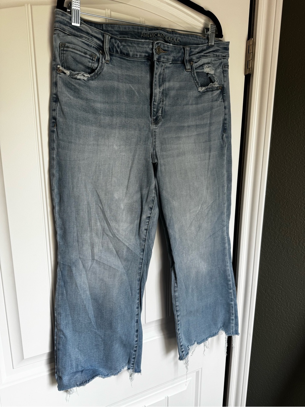 American Eagle Women’s 16 Short Kick Boot Crop Jeans Light Wash Distressed